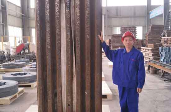 Jaw plate with alloy bar inserts, spare parts for jaw crusher.