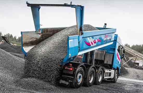 Tungsten and titanium alloy steel crushing hammers