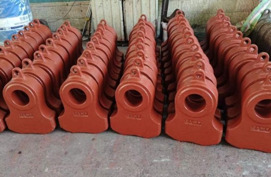 Case study of the use of a limestone crusher hammer in a cement plant.