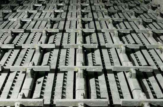 Material and method of installing the crossbar on the grill cooler.