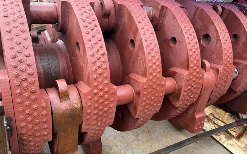 Hammer crusher rotor: Alloy bars with high manganese insert